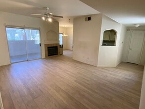 2975 Bluegrass Ln, Unit 312 in Henderson, NV - Foto de edificio - Building Photo