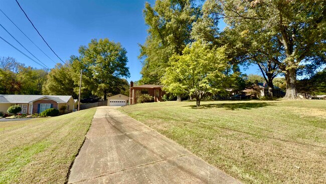 2563 Hacks Cross Rd in Memphis, TN - Building Photo - Building Photo