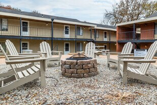 College Hill Flats in Wichita, KS - Building Photo