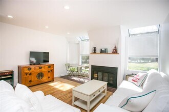 421 Bellevue Ave in Newport, RI - Building Photo - Building Photo