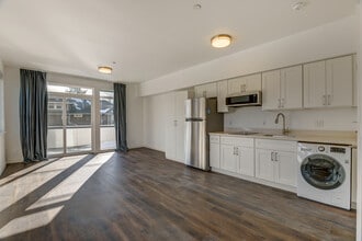 Coda Apartments in Seattle, WA - Building Photo - Building Photo