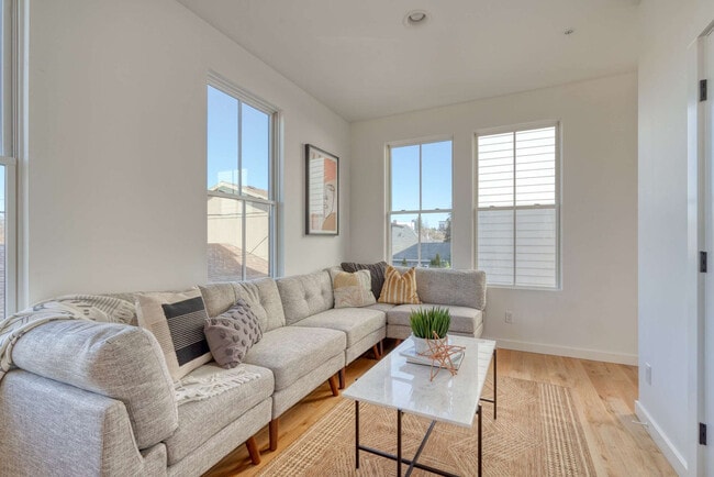 520 NE 56th Ave in Portland, OR - Building Photo - Building Photo