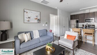 8200 Clarksprings Dr in Dallas, TX - Building Photo