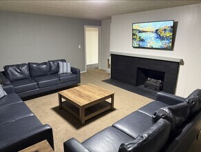 1137 NW Dixon St, Unit Main House in Corvallis, OR - Building Photo - Building Photo