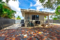 240 SW 71st Ave in Miami, FL - Building Photo - Building Photo