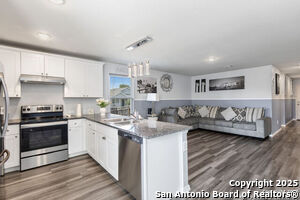 5762 Sunset Vis in San Antonio, TX - Building Photo - Building Photo