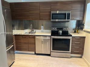 6811 SW 52nd St in Miami, FL - Building Photo - Building Photo