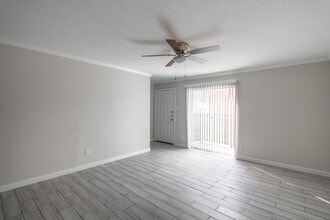 Crescent At Cityview in Houston, TX - Building Photo - Building Photo