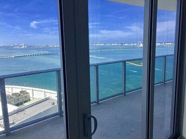 488 NE 18th St in Miami, FL - Foto de edificio - Building Photo