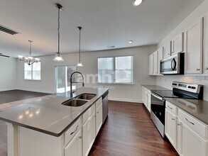 7022 Garrett Ct in Charlotte, NC - Foto de edificio - Building Photo