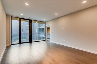 900 S 1st St in Austin, TX - Building Photo - Building Photo