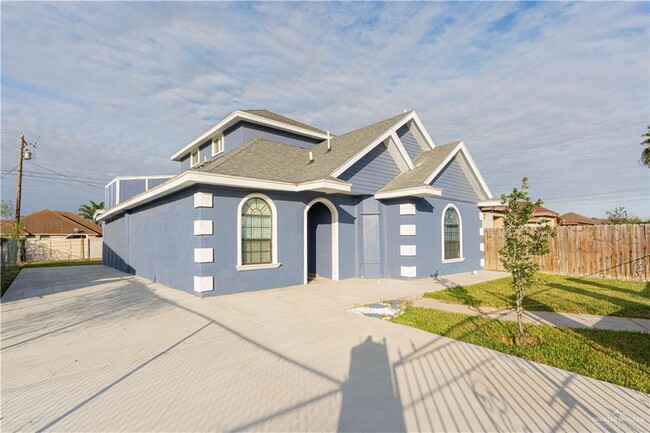 1102 W Villa St in Pharr, TX - Building Photo - Building Photo