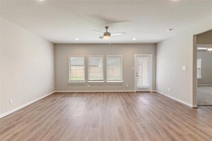 29327 Pikes Peak Dr in Katy, TX - Building Photo - Building Photo