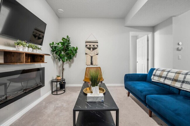 78 Lucas Cres NW in Calgary, AB - Building Photo - Building Photo