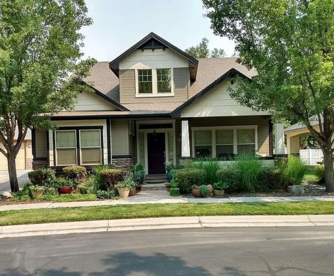 property at 894 E Shadow Creek Ln