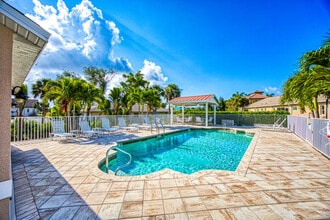 16840 Sanibel Sunset Ct in Ft. Myers, FL - Foto de edificio - Building Photo