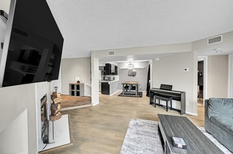 1226 S Monaco Pkwy, Unit B308 in Denver, CO - Foto de edificio - Building Photo