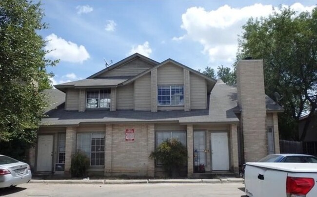 7515 Oak Chase in San Antonio, TX - Building Photo - Building Photo