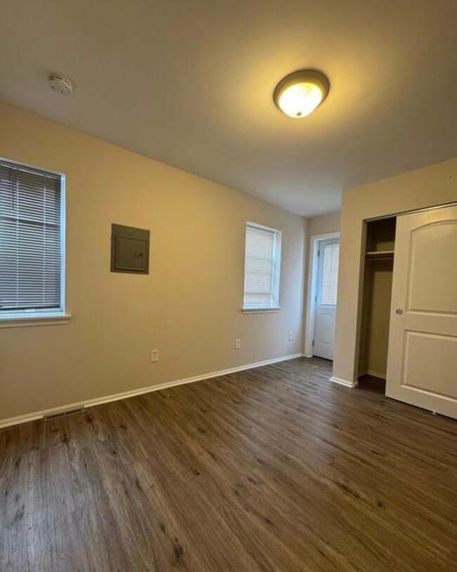 731 W 4th St