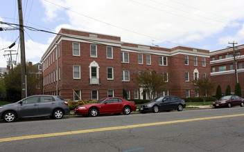 BEARINGS NORTH CONDOMINIUM in Alexandria, VA - Building Photo - Building Photo