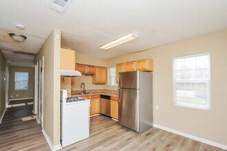 824 Renfro Dr in White Settlement, TX - Foto de edificio - Building Photo