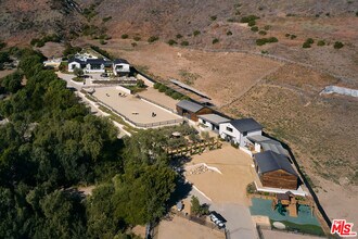 29685 Cuthbert Rd in Malibu, CA - Building Photo - Building Photo