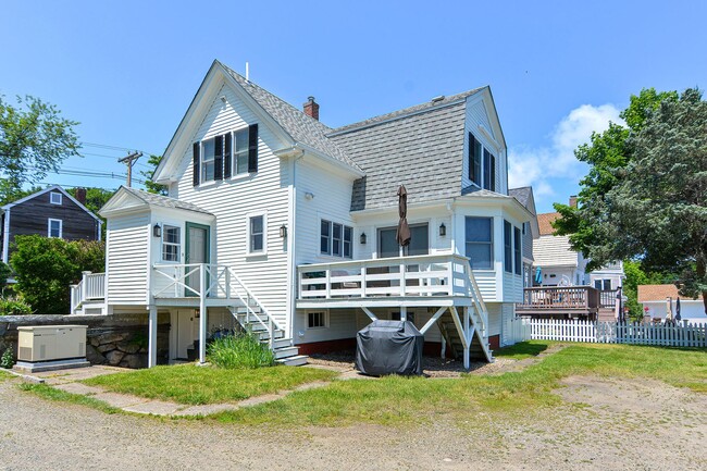 379 Washington St in Gloucester, MA - Building Photo - Building Photo