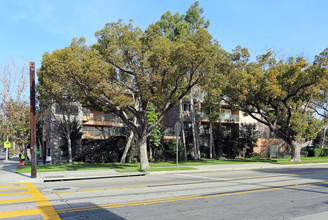 Lacy and Raitt Apartments in Santa Ana, CA - Building Photo - Building Photo