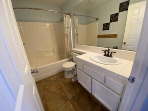 3002 Sage Ct in Hanford, CA - Building Photo - Building Photo