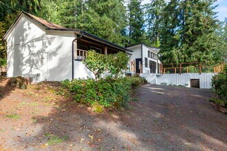 228 Lakeview Dr in Silverlake, WA - Building Photo - Building Photo