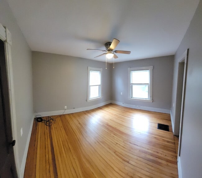 45 Beacon St, Unit Second Floor - 2 BR in Rochester, NY - Building Photo - Building Photo