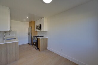 639 N. Juanita Ave in Los Angeles, CA - Building Photo - Building Photo