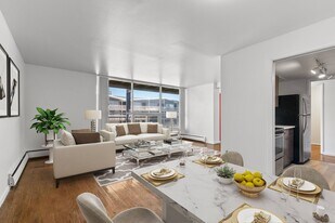 Central Park in Detroit, MI - Building Photo