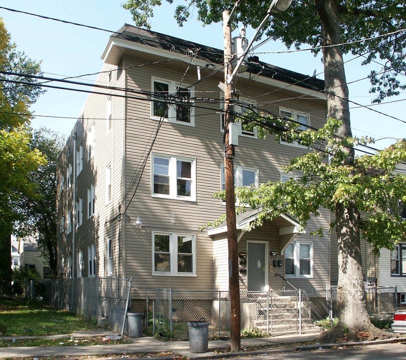69 Brookdale Ave in Newark, NJ - Building Photo
