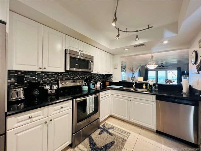 9490 S Ocean Dr in Jensen Beach, FL - Building Photo - Building Photo