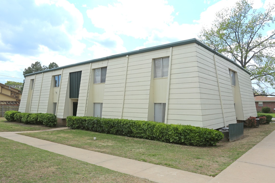 Woodhaven Apartments in Sapulpa, OK - Building Photo