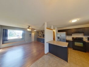 804 N Longview Ct in Valley Center, KS - Building Photo - Building Photo