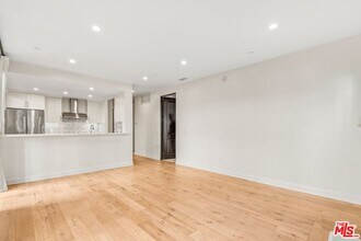 10647 Ashton Ave in Los Angeles, CA - Building Photo - Building Photo