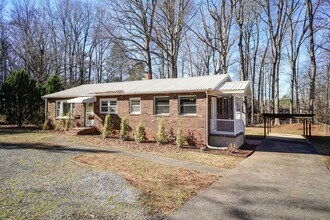 518 Buttonwood Dr in Hillsborough, NC - Building Photo - Building Photo