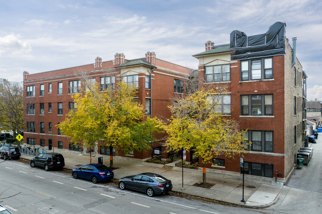 1901 W Montrose Ave in Chicago, IL - Building Photo