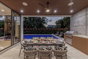 727 NE 17th Way in Fort Lauderdale, FL - Building Photo
