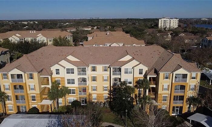 3338 Robert Trent Jones Dr in Orlando, FL - Foto de edificio