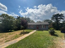 103 Hanks St in Galax, VA - Building Photo
