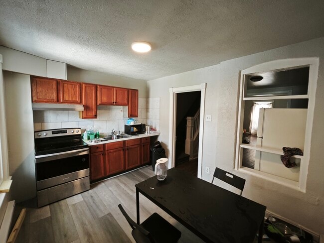 property at 827 Laufer St