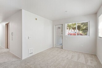 18223 73rd Ave NE in Kenmore, WA - Foto de edificio - Interior Photo