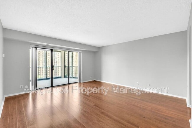 5904 Mt Eagle Dr in Alexandria, VA - Building Photo - Building Photo