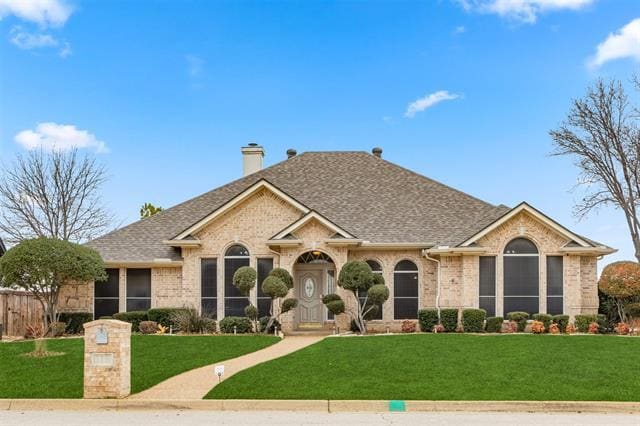 property at 118 W Greenbriar Ln
