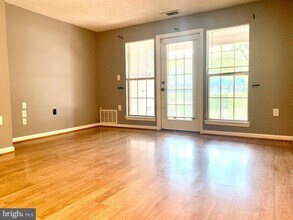 21029 Timber Ridge Terrace-Unit -102 in Ashburn, VA - Building Photo - Building Photo