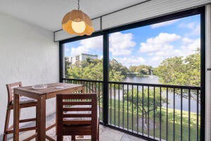 2236 N Cypress Bend Dr in Pompano Beach, FL - Building Photo - Building Photo