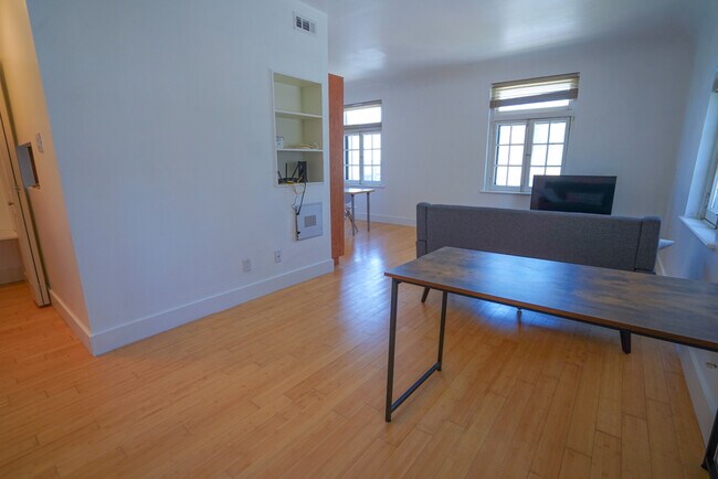 607 Westgate Ave, Unit C in University City, MO - Foto de edificio - Building Photo